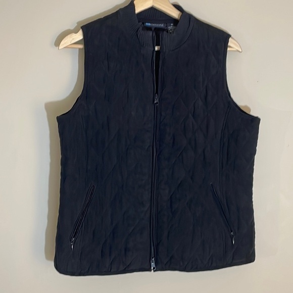 Black Relativity Vest‎ - Picture 1 of 4